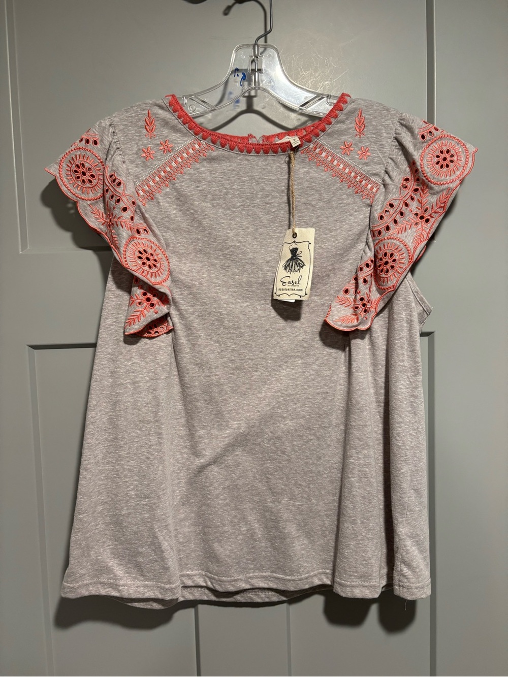 Women’s Coral-Trim Gray Flutter Sleeve Top